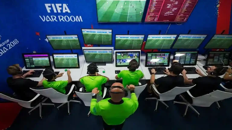 Futbolda Teknolojinin Yeri: VAR Sistemi Tartışmaları